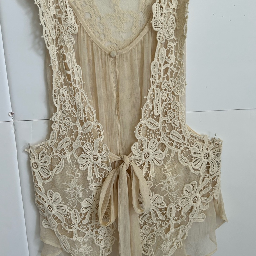 Nice lace vest by Ryu size M 
Vest has inner lining on front with a tie - Picture 2 of 14